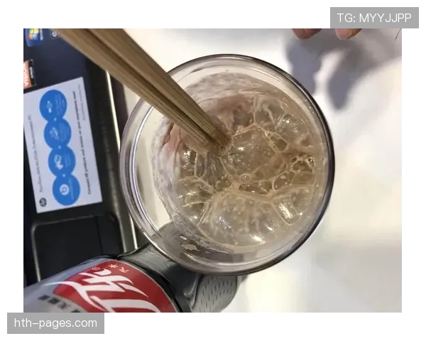 覃海洋家的冰箱里塞满了蛋白粉，连饮料都按克称着喝